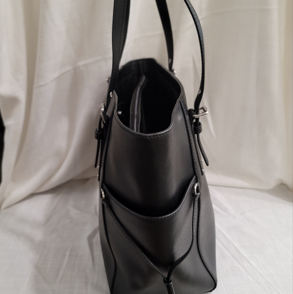 Michael Kors Voyager Saffiano Black Leather Tote Bag - Picture 4 of 15